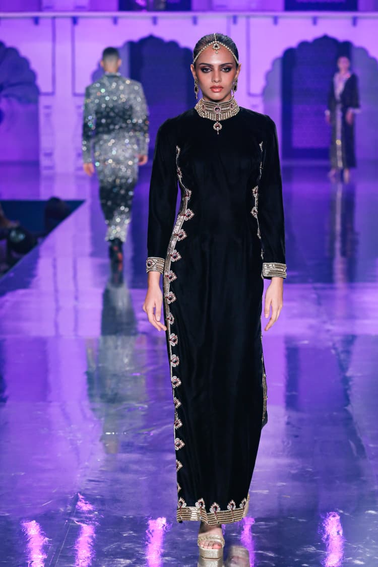 Fashion runway - Black embroidered gown