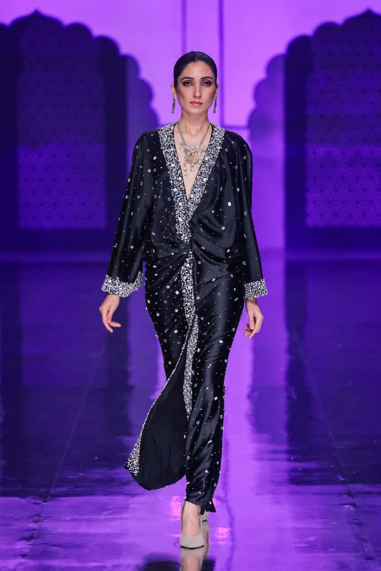 Fashion runway - Black gown