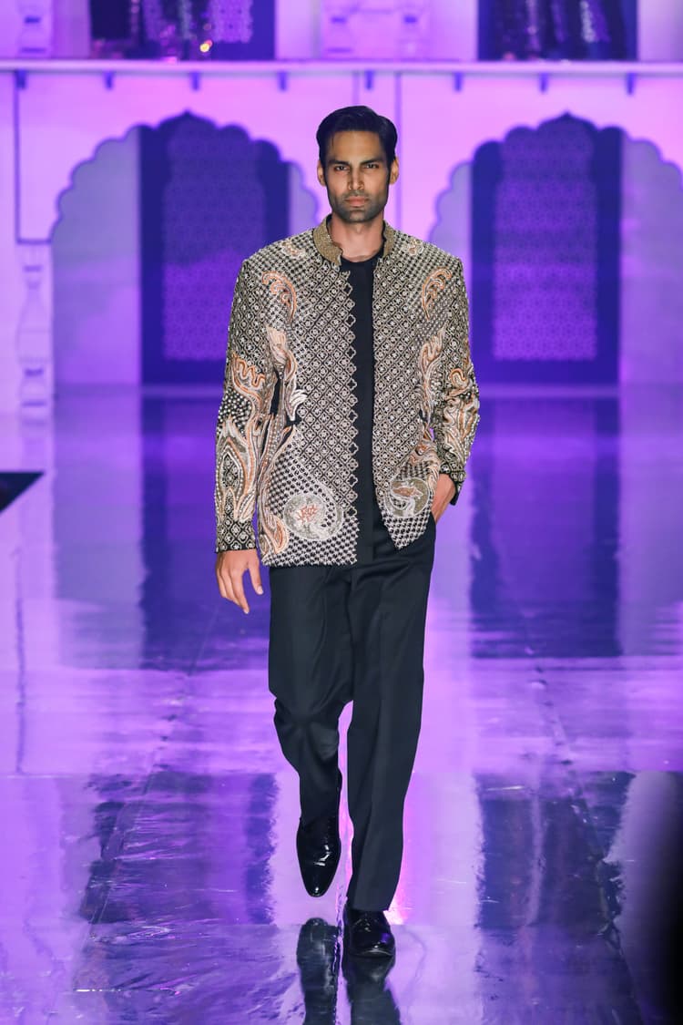 Fashion runway - Embroidered golden jacket