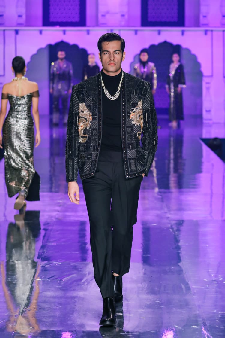 Fashion runway - Lion jacket