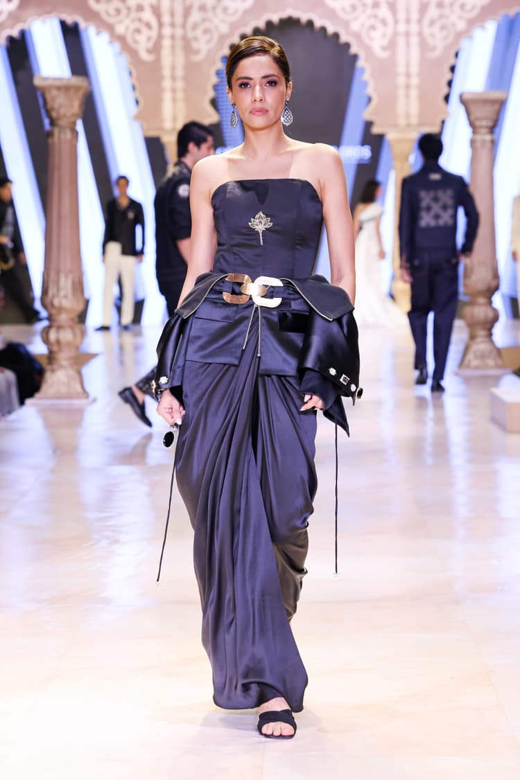 Fashion runway - Black gown