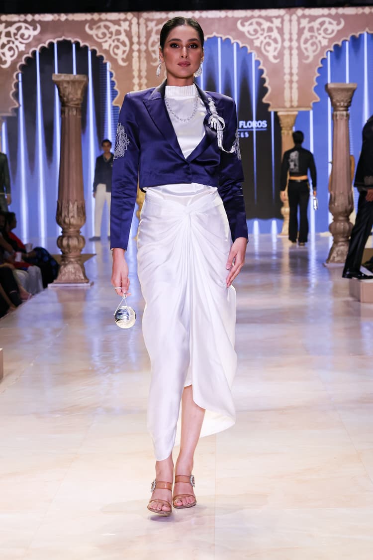 Fashion runway - Silver bird collection